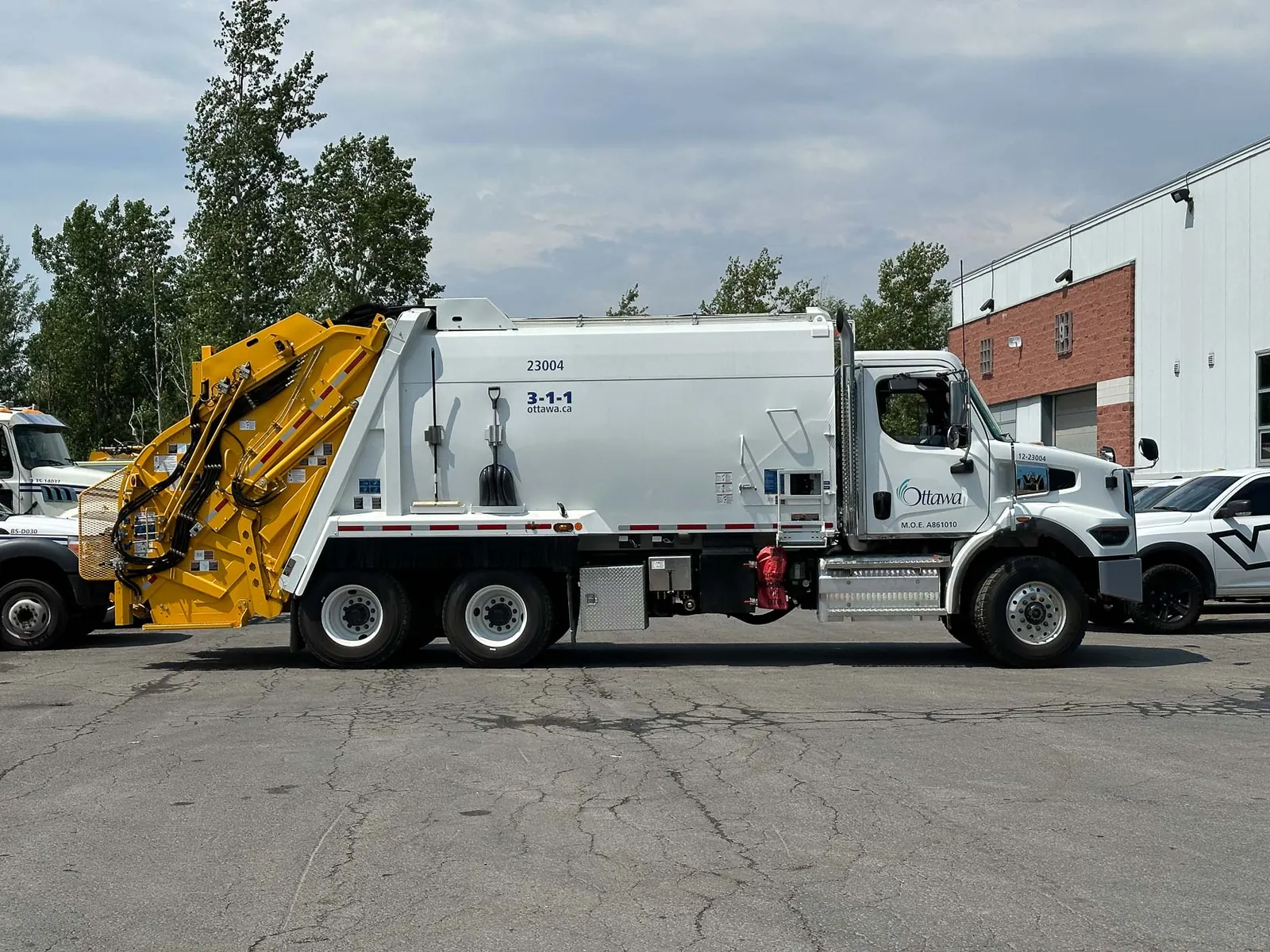City of Ottawa Garbage Truck