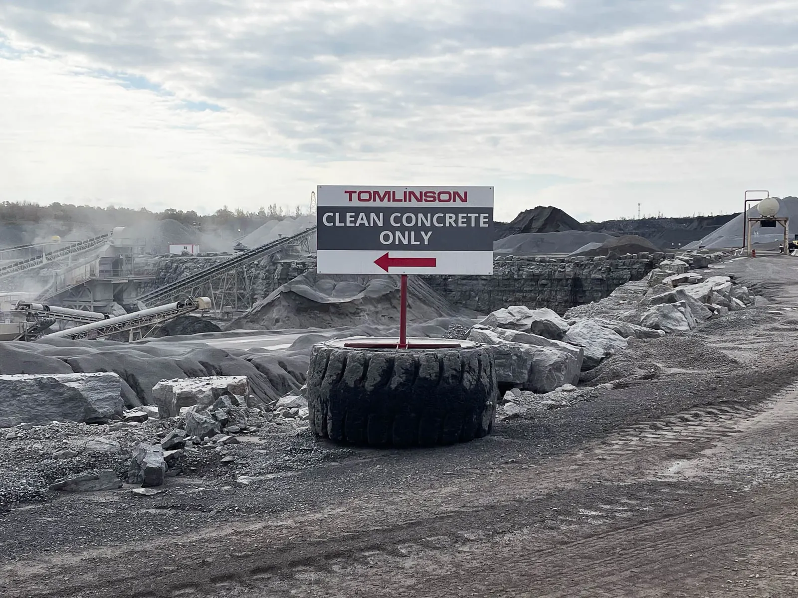 Tomlinson Clean Concrete Sign