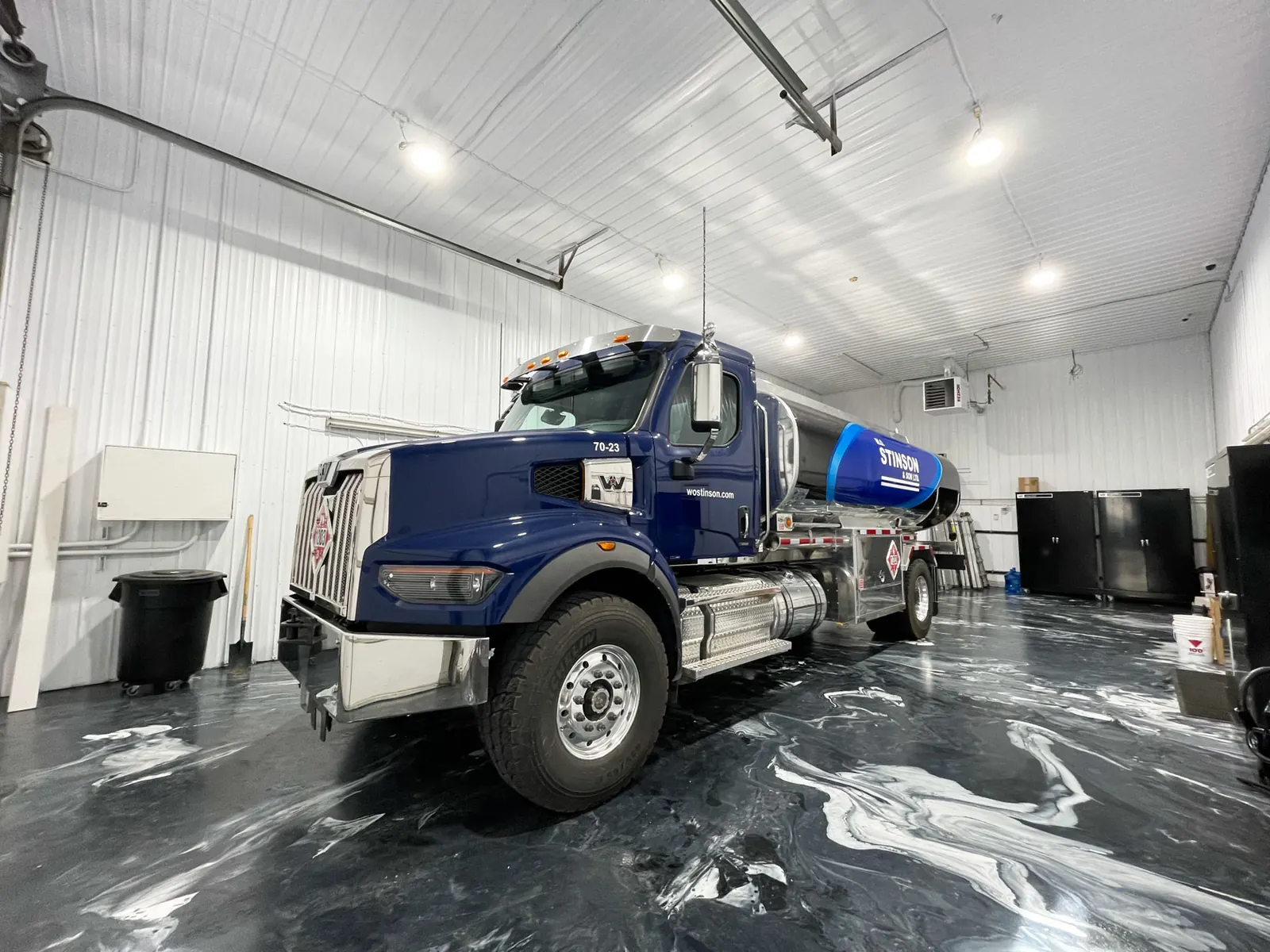 WO Stinson Single Axle Tanker 70-23